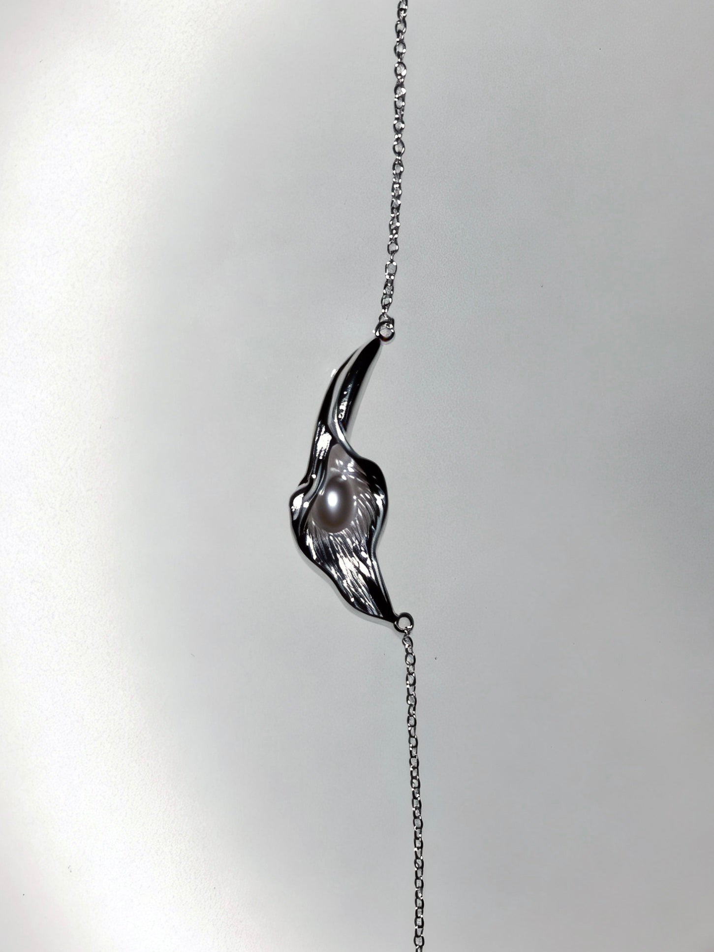 Calla Liquid Line Necklace