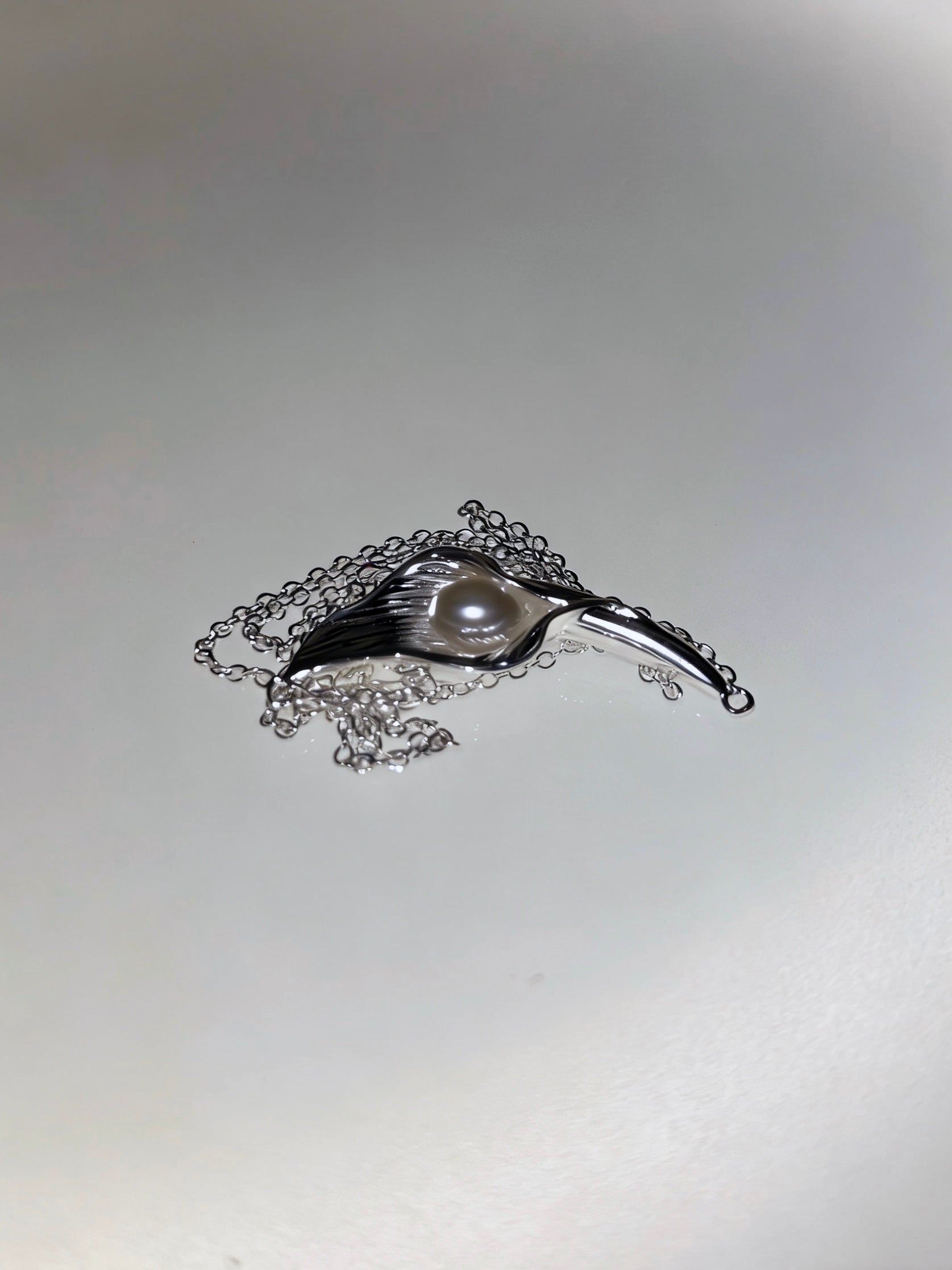 Calla Liquid Line Necklace
