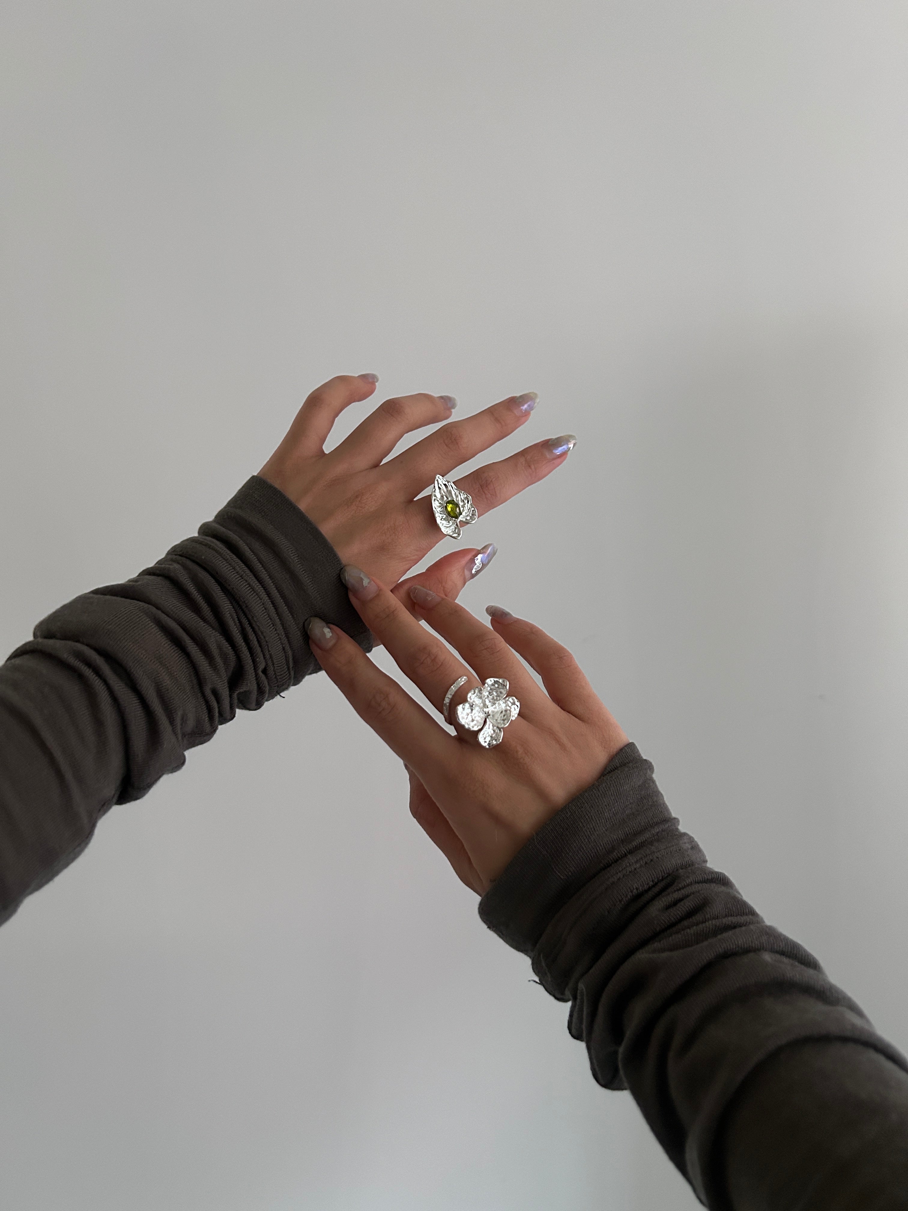 Taro Leaf Cool Outsider Statement Ring